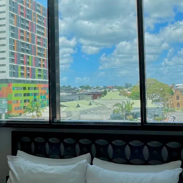 Urban view queen south crop