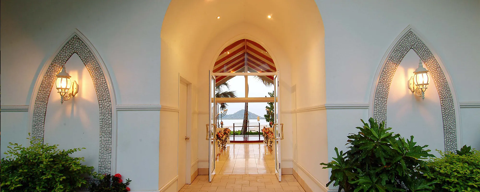 Alamanda Palm Cove by Lancemore Boutique Luxury Accommodation Celebrate Weddings 2000 x 800 2 v2