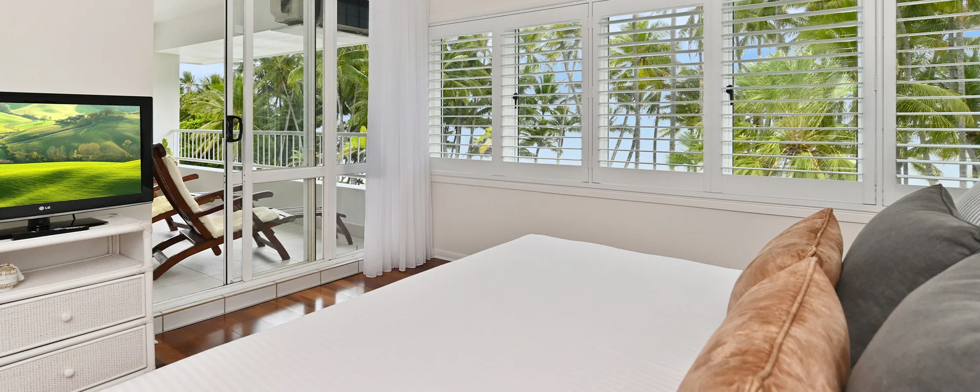 Alamanda Palm Cove by Lancemore Boutique Luxury Accommodation Four Bedroom Apartment 2000 x 800 11 v2