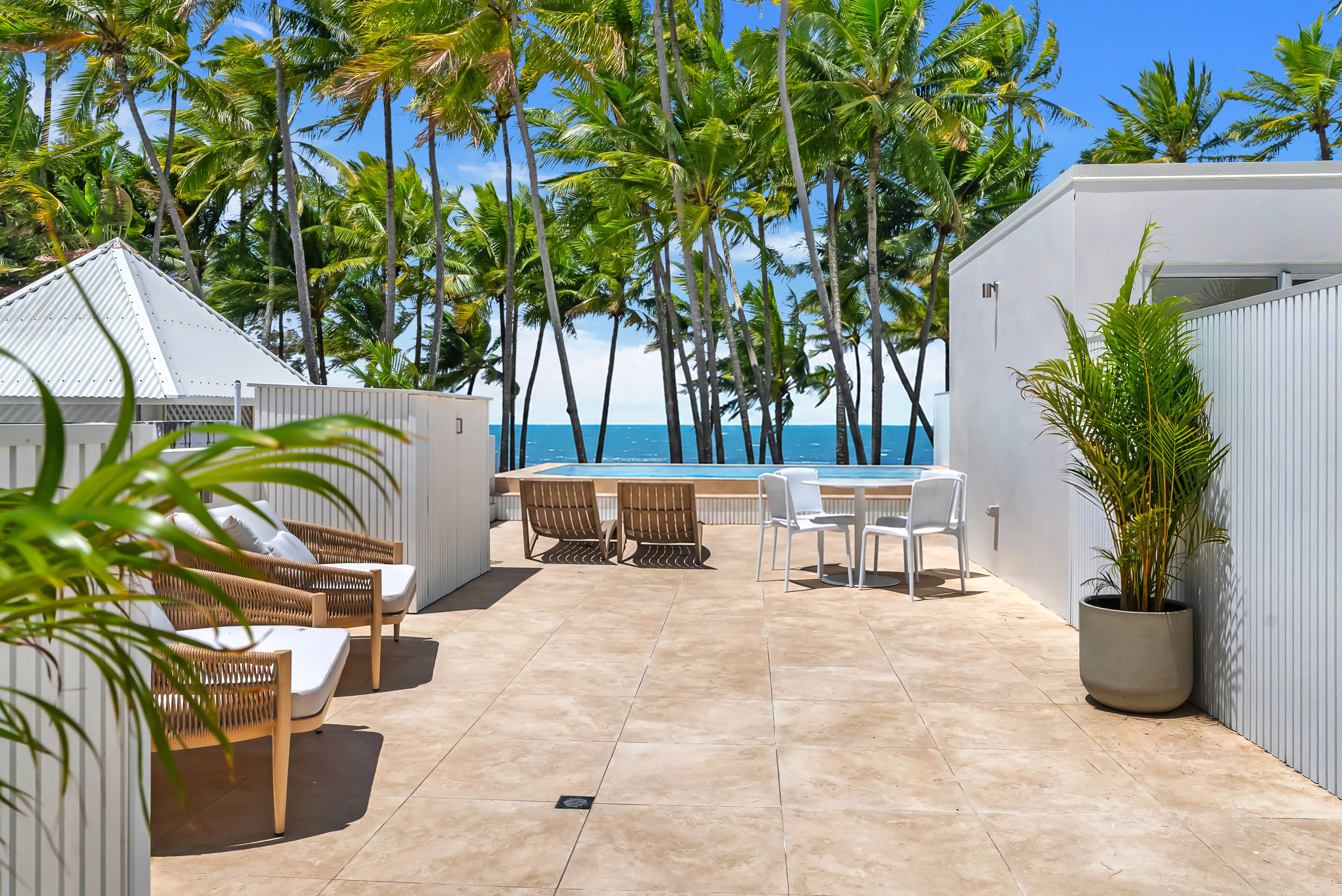 Alamanda Rooftop Pool Suite v2